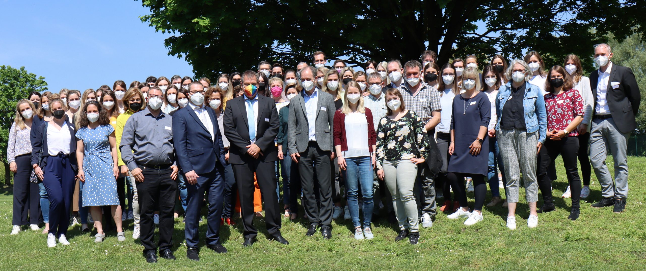 Gruppenbild der Vertreterinnen und Vertreter der Gesundheitsregionen plus bei der Fachkonferenz der Gesundheitsregionen plus in Landshut im Mai 2022