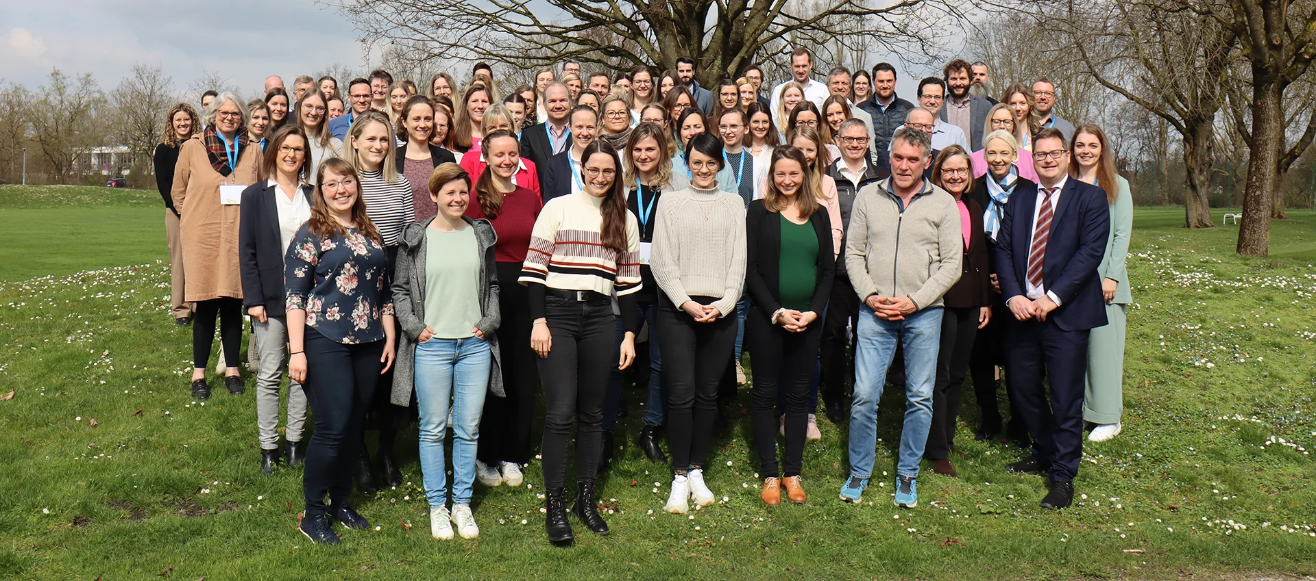 Gruppenbild der Vertreterinnen und Vertreter der Gesundheitsregionen plus bei der Fachkonferenz der Gesundheitsregionen plus in Landshut im März 2024